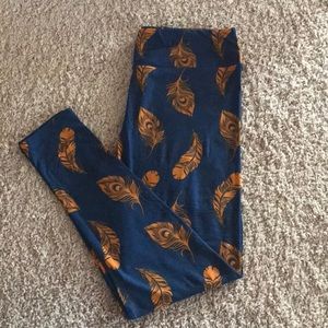 TC feather print leggings